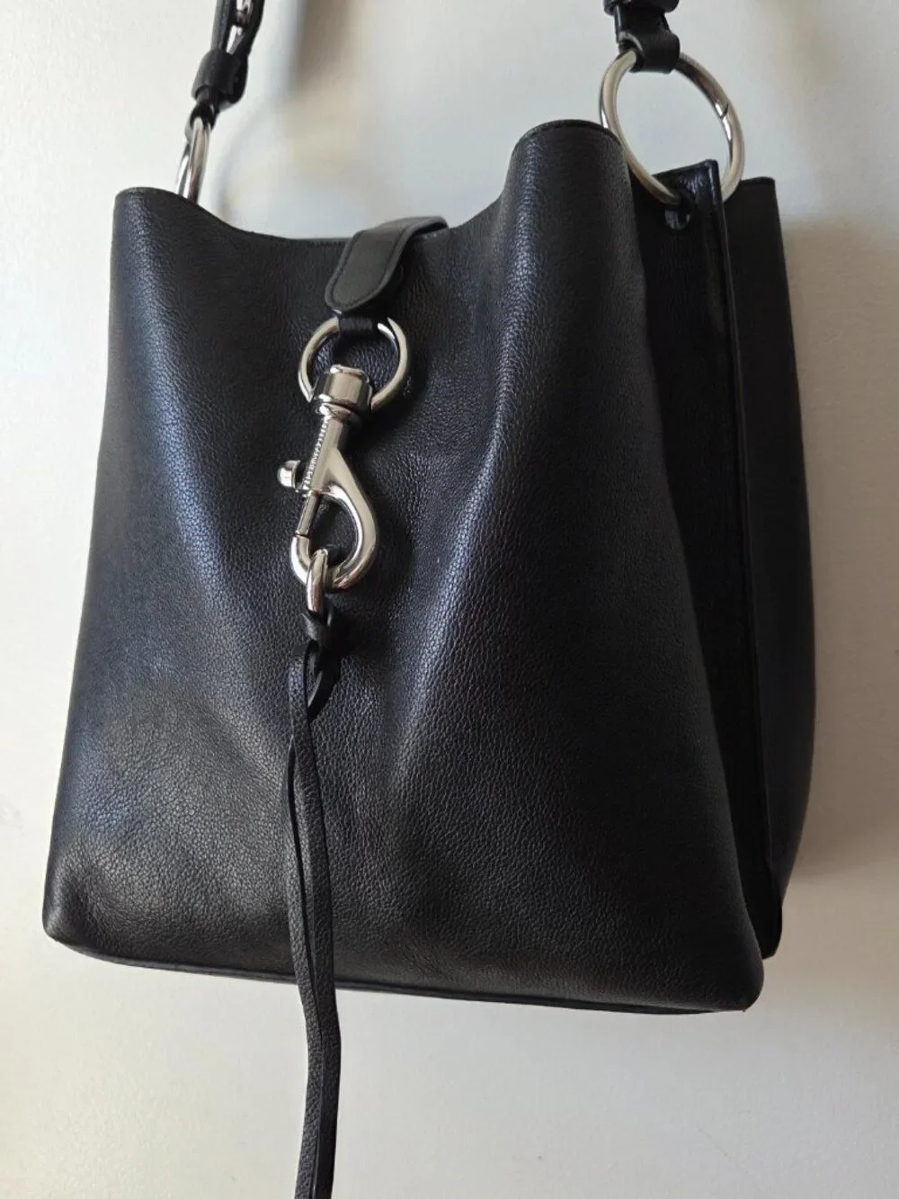 EUC LIKE NEW REBECCA MINKOFF BLACK GENUINE LEATHER MEDIUM BUCKET STYLE BAG